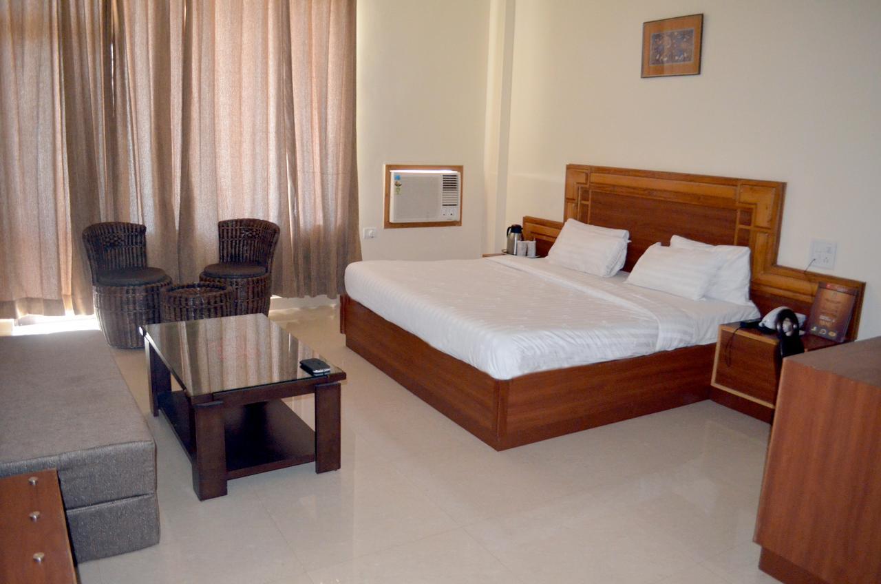 Capital O 4747 Imperial Hotel Katra Катра Экстерьер фото