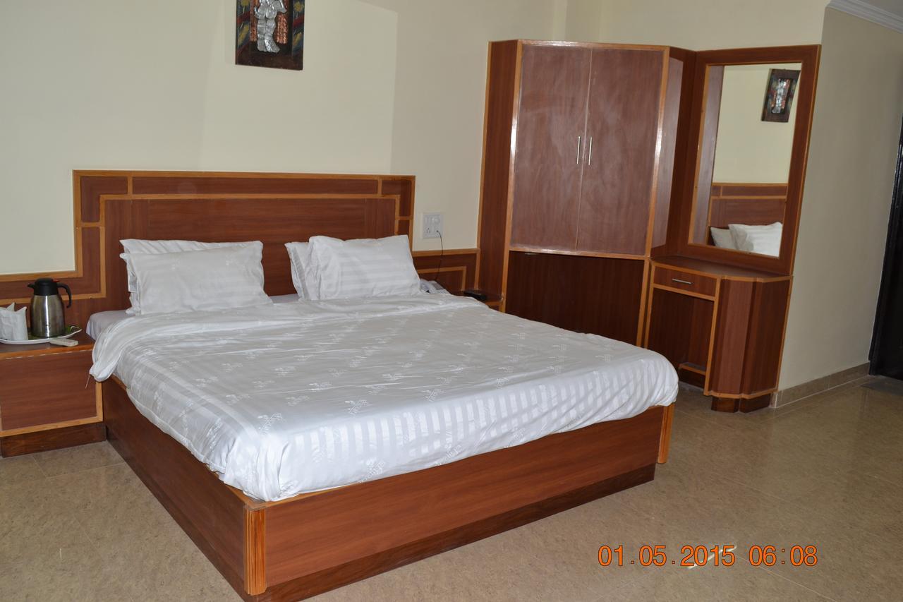 Capital O 4747 Imperial Hotel Katra Катра Экстерьер фото